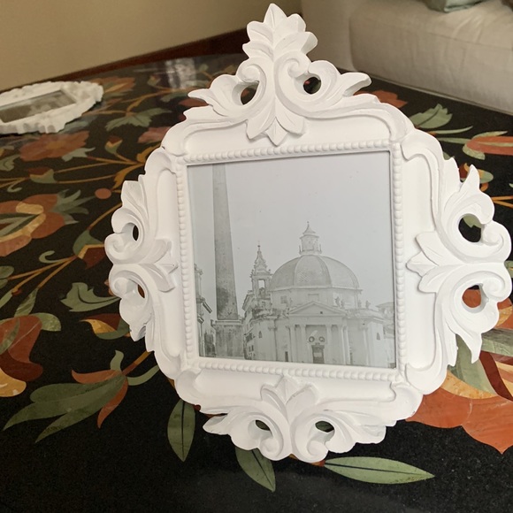 Two white frames - Picture 4 of 5